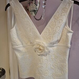 SD Collection White Textured V-Neck Top